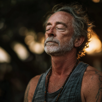 Люди зрілого віку займаються йогою